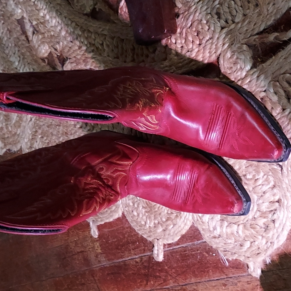 Red cowboy  boots
